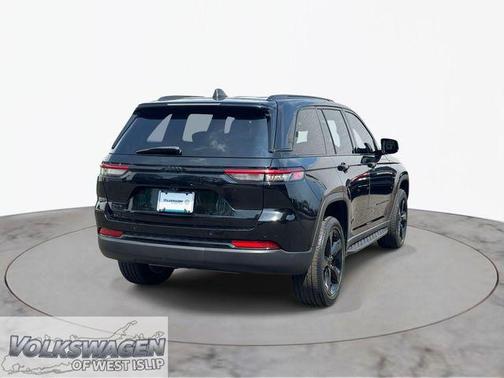 Diamond Black Crystal Pearlcoat 2022 Jeep Grand Cherokee Altitude
