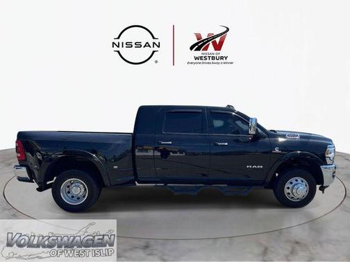 Diamond Black Crystal Pearlcoat 2022 RAM 3500 Laramie Mega Cab 4x4 6'4' Box