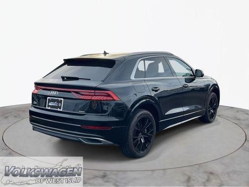 Mythos Black Metallic 2023 Audi Q8 55 Premium