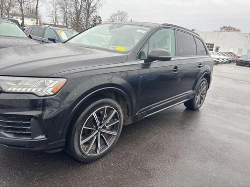 2023 Audi Q7 55 Premium Plus