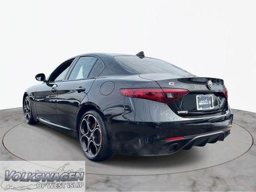 Vulcano Black Metallic 2023 Alfa Romeo Giulia Veloce AWD
