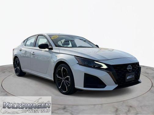 Pearl White Tricoat 2024 Nissan Altima SR FWD