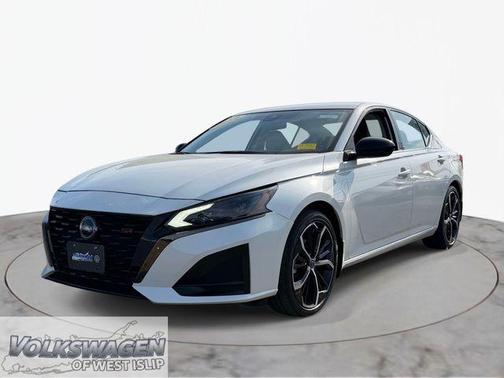 Pearl White Tricoat 2024 Nissan Altima SR FWD