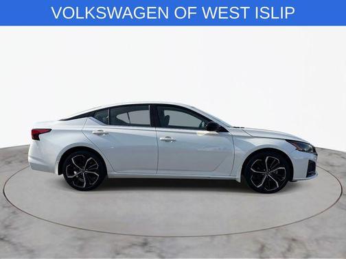 Pearl White Tricoat 2024 Nissan Altima SR FWD