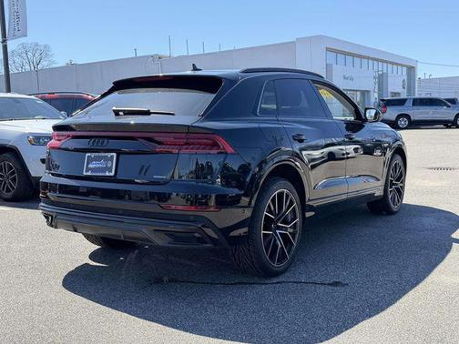 Mythos Black Metallic 2023 Audi Q8 55 Premium Plus