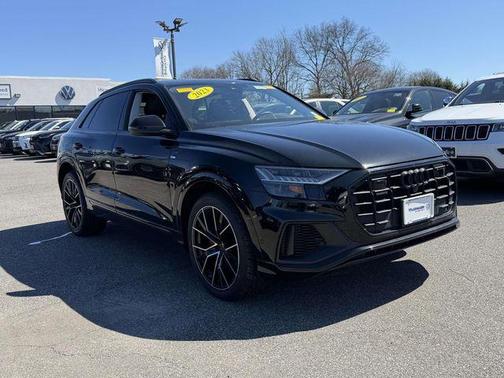 Mythos Black Metallic 2023 Audi Q8 55 Premium Plus
