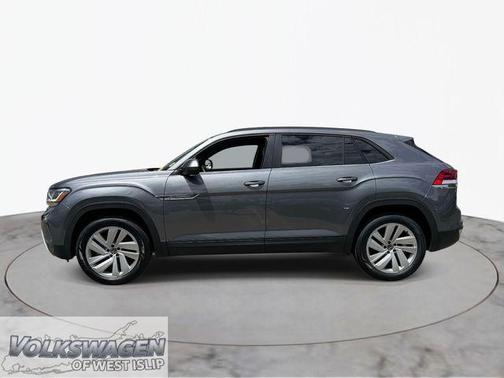 Platinum Gray Metallic 2022 Volkswagen Atlas Cross Sport 3.6L V6 SE w/Technology