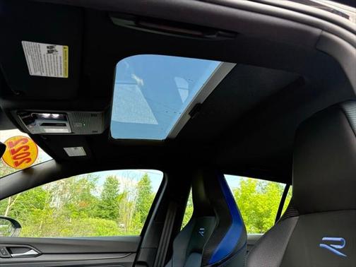 2022 Volkswagen Golf R 2.0T Manual