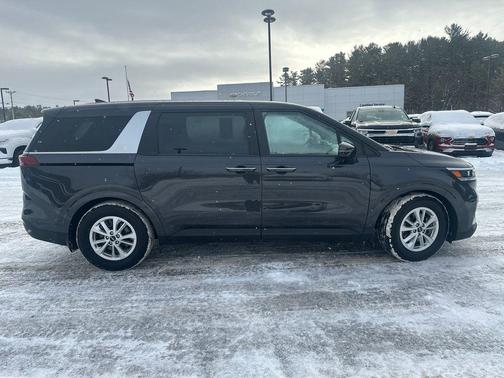 2023 Kia Carnival LX