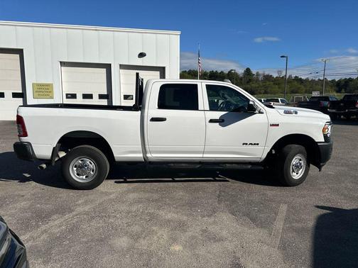 Bright White Clearcoat 2022 RAM 2500 Tradesman Crew Cab 4x4 6'4' Box
