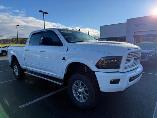 2017 RAM 2500 Laramie Crew Cab 4x4 6'4' Box