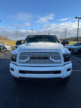 2017 RAM 2500 Laramie Crew Cab 4x4 6'4' Box