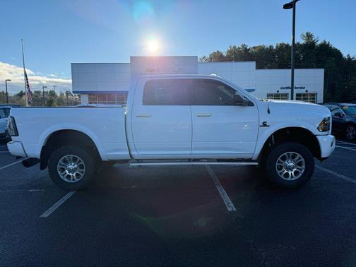 2017 RAM 2500 Laramie Crew Cab 4x4 6'4' Box