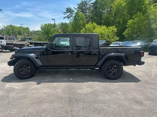 Black Clearcoat 2023 Jeep Gladiator Sport