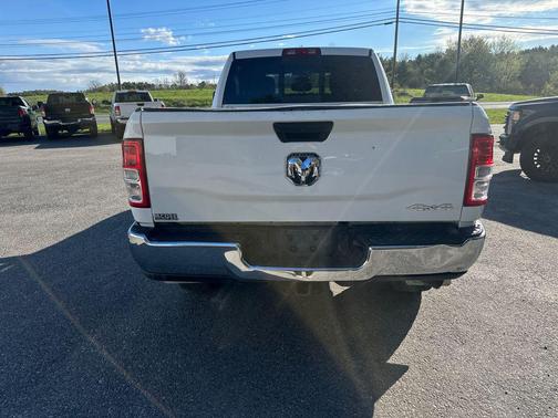 Bright White Clearcoat 2022 RAM 2500 Tradesman Crew Cab 4x4 6'4' Box