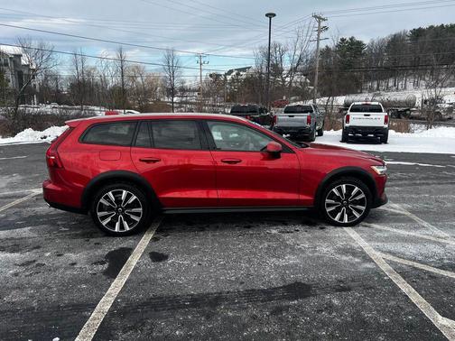 2020 Volvo V60 Cross Country T5