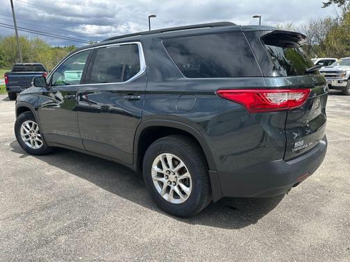 Graphite Metallic 2019 Chevrolet Traverse LT Cloth