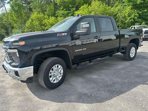 Black 2024 Chevrolet Silverado 2500 LT