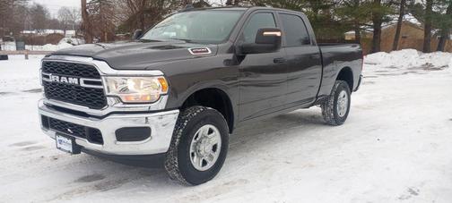 2024 RAM 2500 Tradesman Crew Cab 4x4 6'4' Box
