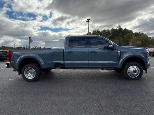 2023 Ford F-450 Lariat