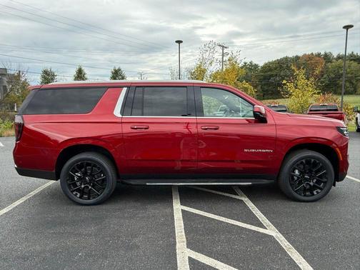 2025 Chevrolet Suburban LS