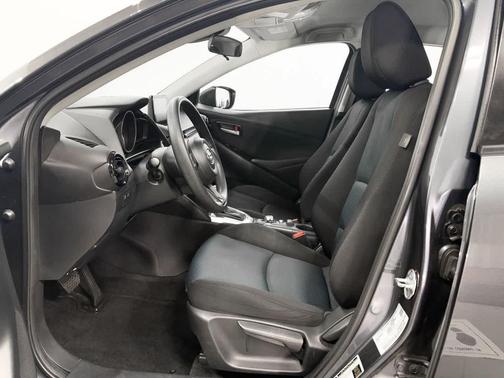 2019 Toyota Yaris Sedan LE