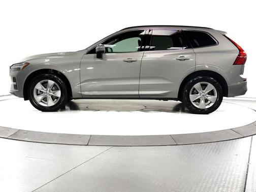 2022 Volvo XC60 B5 Momentum