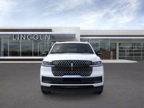 Crystal White Metallic Clearcoat 2026 Lincoln Navigator Reserve