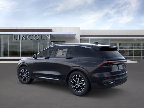 Infinite Black Metallic Clearcoat 2026 Lincoln Nautilus Premiere