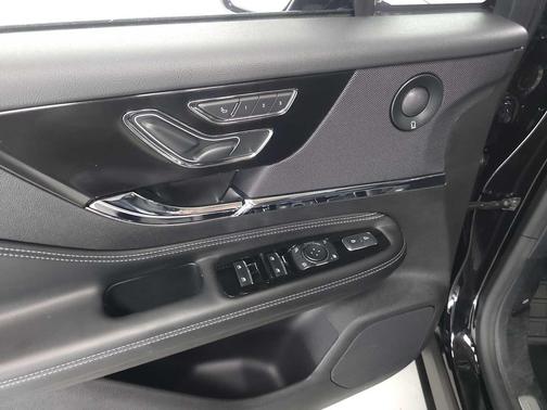 Infinite Black Metallic Clearcoat 2023 Lincoln Corsair Standard