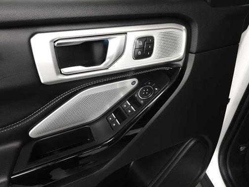 Star White Metallic Tri-Coat 2021 Ford Explorer ST