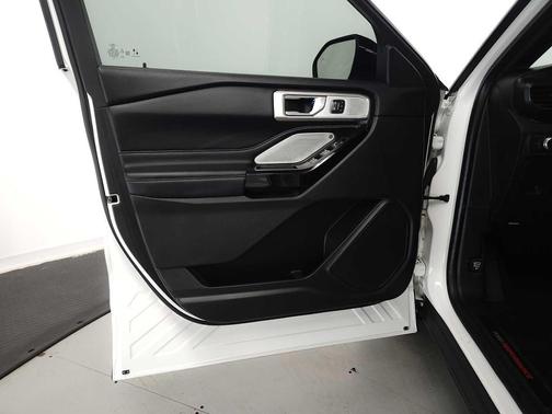Star White Metallic Tri-Coat 2021 Ford Explorer ST