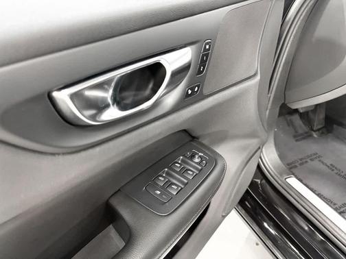 2023 Volvo S60 B5 Plus Black Edition