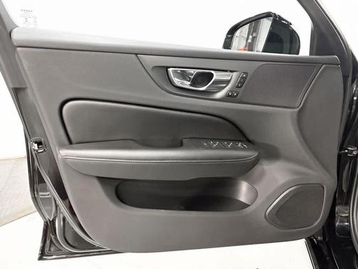 2023 Volvo S60 B5 Plus Black Edition