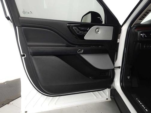 Pristine White Metallic Tri-Coat 2022 Lincoln Aviator Reserve AWD