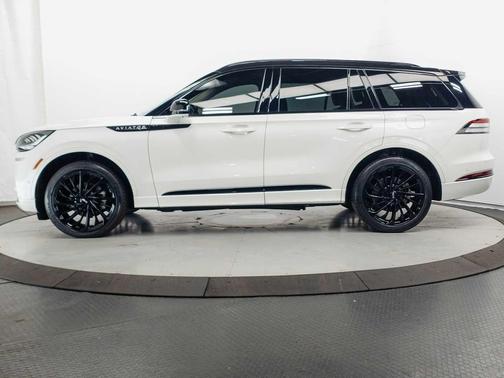 Pristine White Metallic Tri-Coat 2022 Lincoln Aviator Reserve AWD