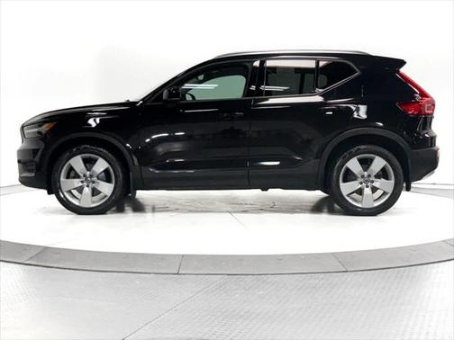 2019 Volvo XC40 T5 Momentum