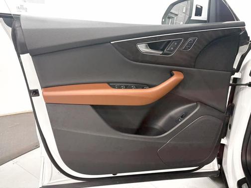 2022 Audi Q8 55 Premium