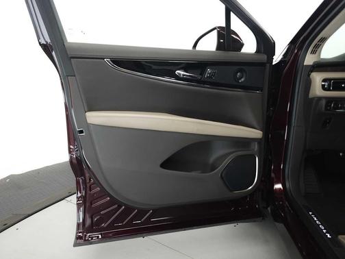 Burgundy Velvet Metallic Tinted Clearcoat 2023 Lincoln Nautilus Reserve