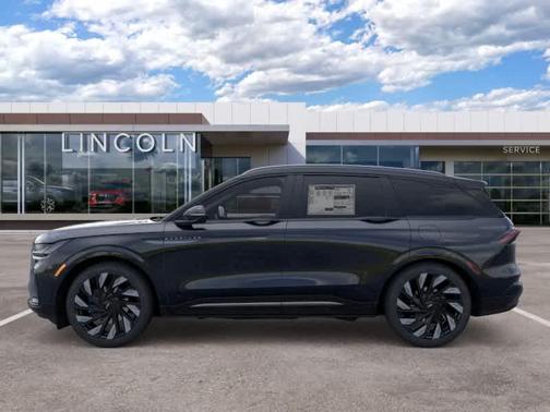 Infinite Black Metallic Clearcoat 2026 Lincoln Nautilus Reserve