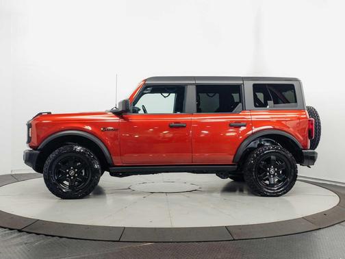 Hot Pepper Red Metallic Tinted Clearcoat 2023 Ford Bronco Black Diamond