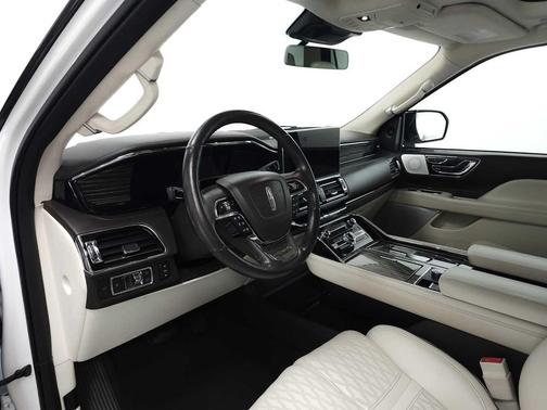 Pristine White Metallic Tri-Coat 2022 Lincoln Navigator Black Label