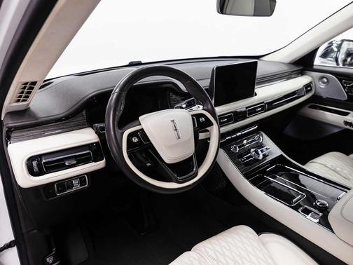 Pristine White Metallic Tri-Coat 2022 Lincoln Aviator Black Label AWD