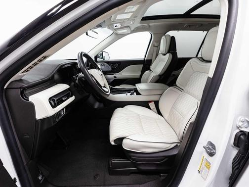 Pristine White Metallic Tri-Coat 2022 Lincoln Aviator Black Label AWD