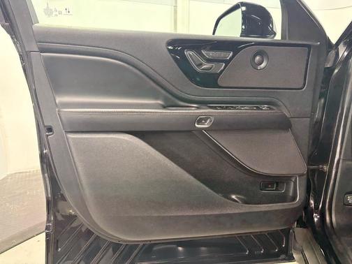 Infinite Black Metallic Clearcoat 2022 Lincoln Aviator Reserve AWD