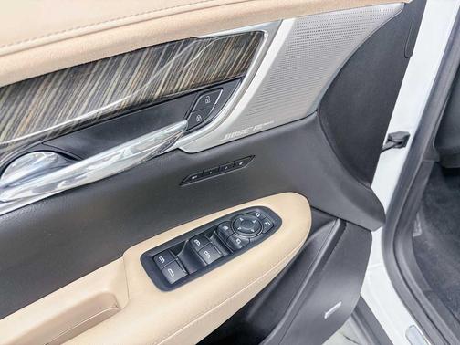 Crystal White Tricoat 2021 Cadillac XT6 Premium Luxury AWD