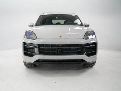 2026 Porsche Cayenne GTS