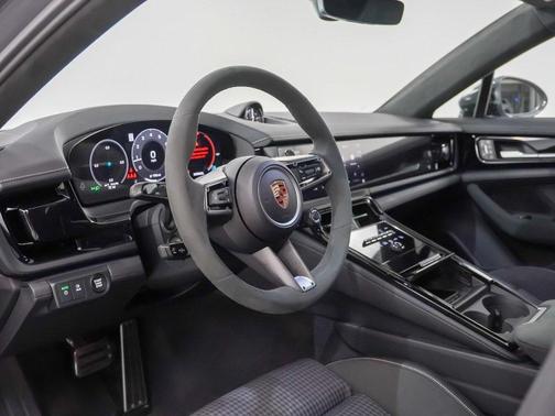 2025 Porsche Panamera 4