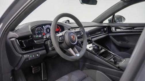 2025 Porsche Panamera 4