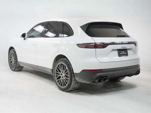 2023 Porsche Cayenne Platinum Edition